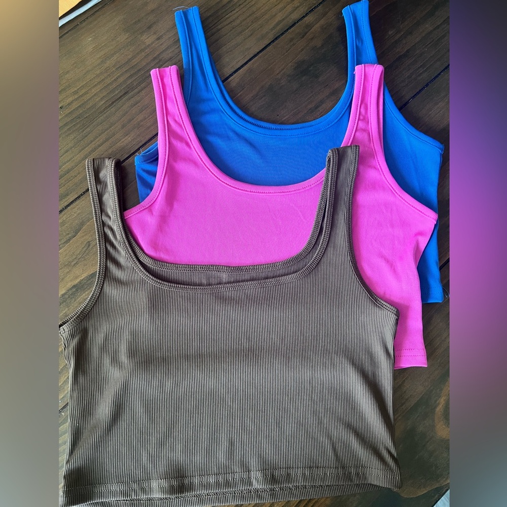 NWOT Set of 3- Crop Tank Tops- Sz M